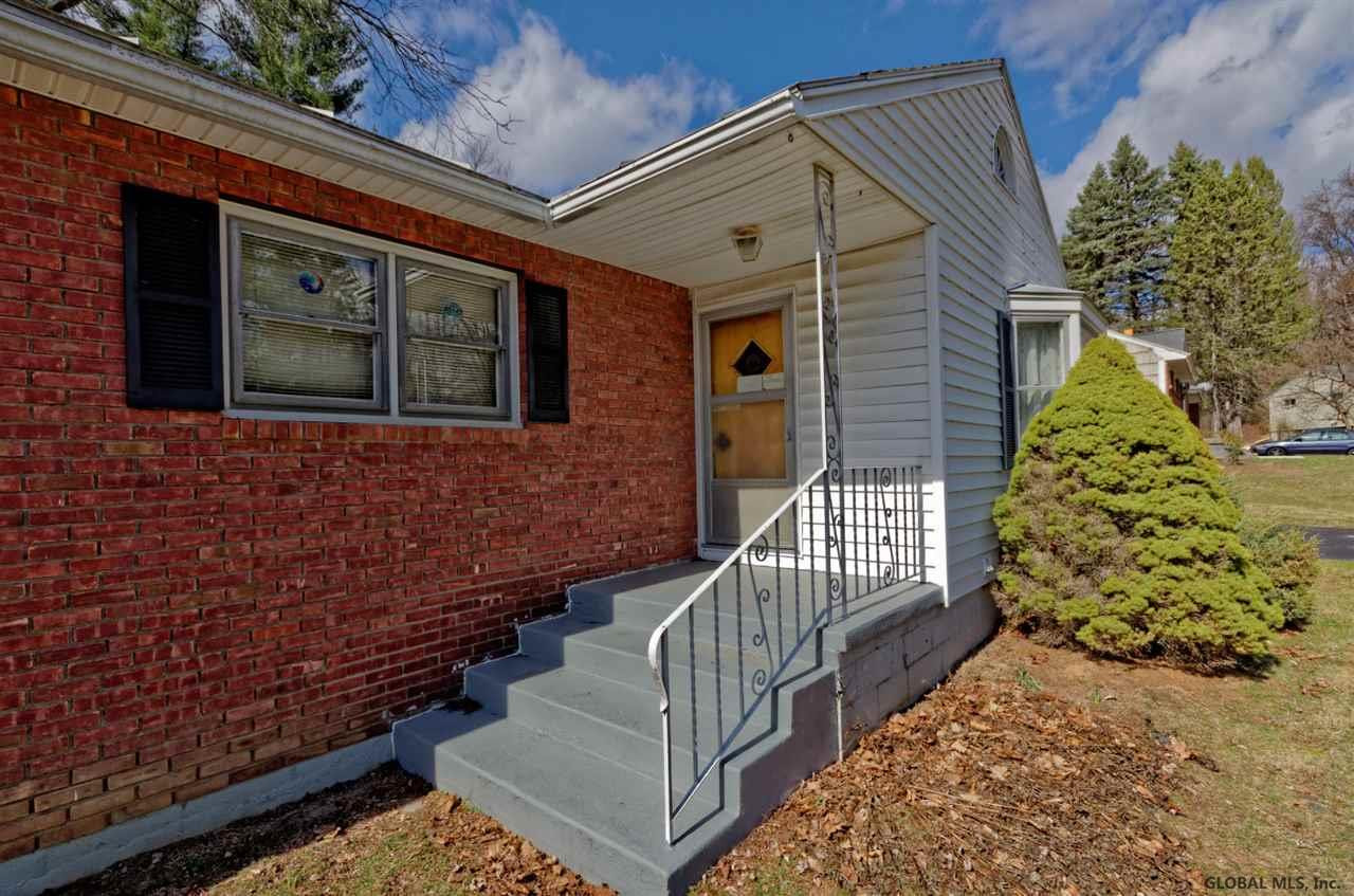 835 Warner Road Niskayuna, NY 12309 - Photo 4 of 25 Photo 4