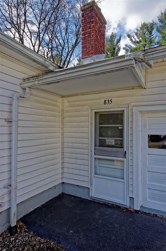835 Warner Road Niskayuna, NY 12309 - Photo 5 of 25 Photo 5