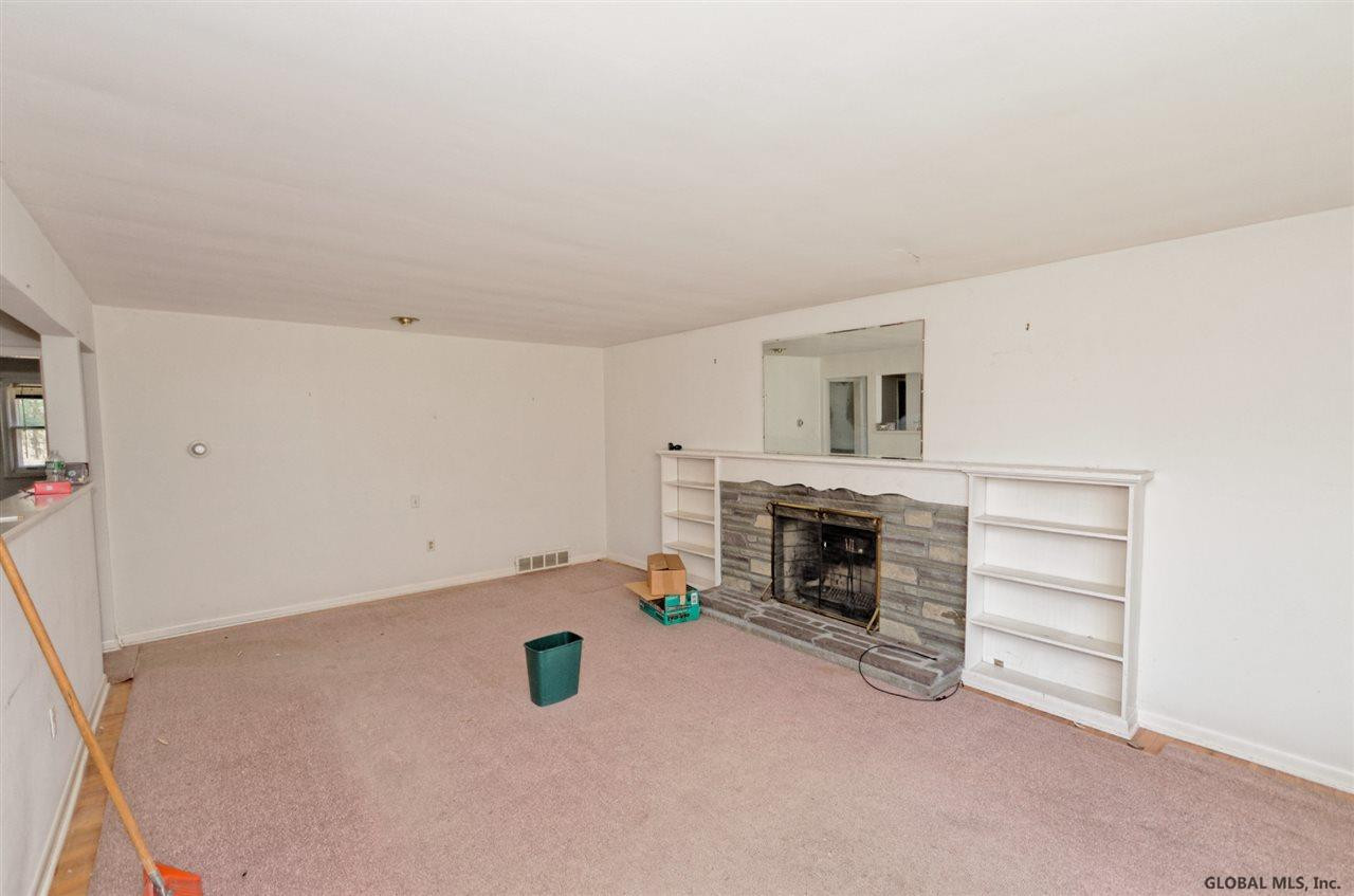 835 Warner Road Niskayuna, NY 12309 - Photo 6 of 25 Photo 6