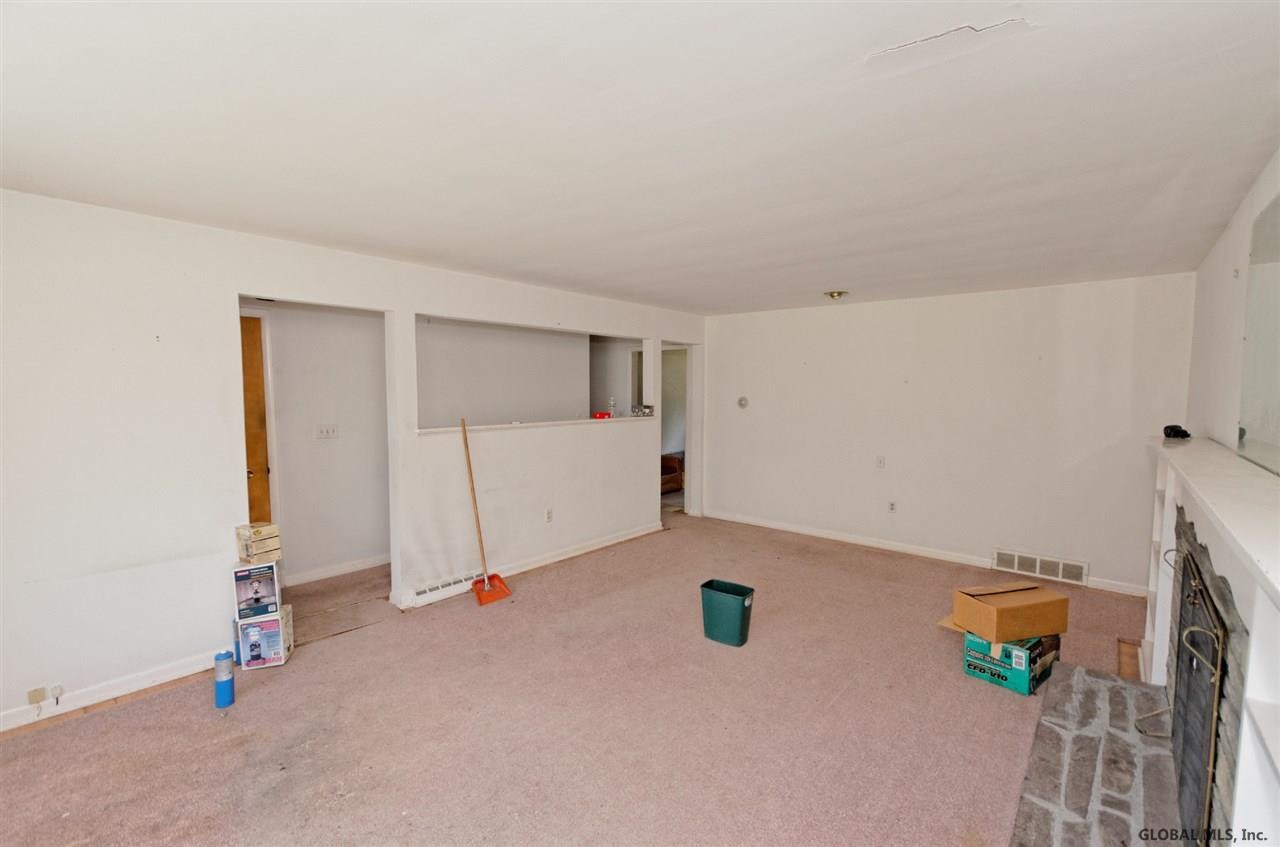 835 Warner Road Niskayuna, NY 12309 - Photo 7 of 25 Photo 7