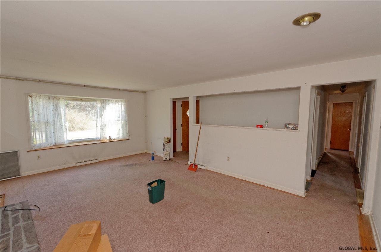 835 Warner Road Niskayuna, NY 12309 - Photo 8 of 25 Photo 8