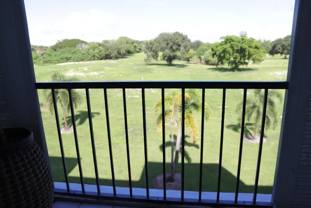 $190,000 | 6400 Northwest 2nd Avenue, Unit 423, Boca Raton, FL 33487