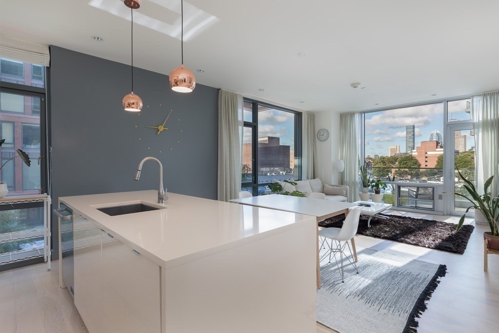 32 Traveler Street, Unit 304 Boston, MA 02118 - Photo 2 of 35 a very nice looking dining room with a large window