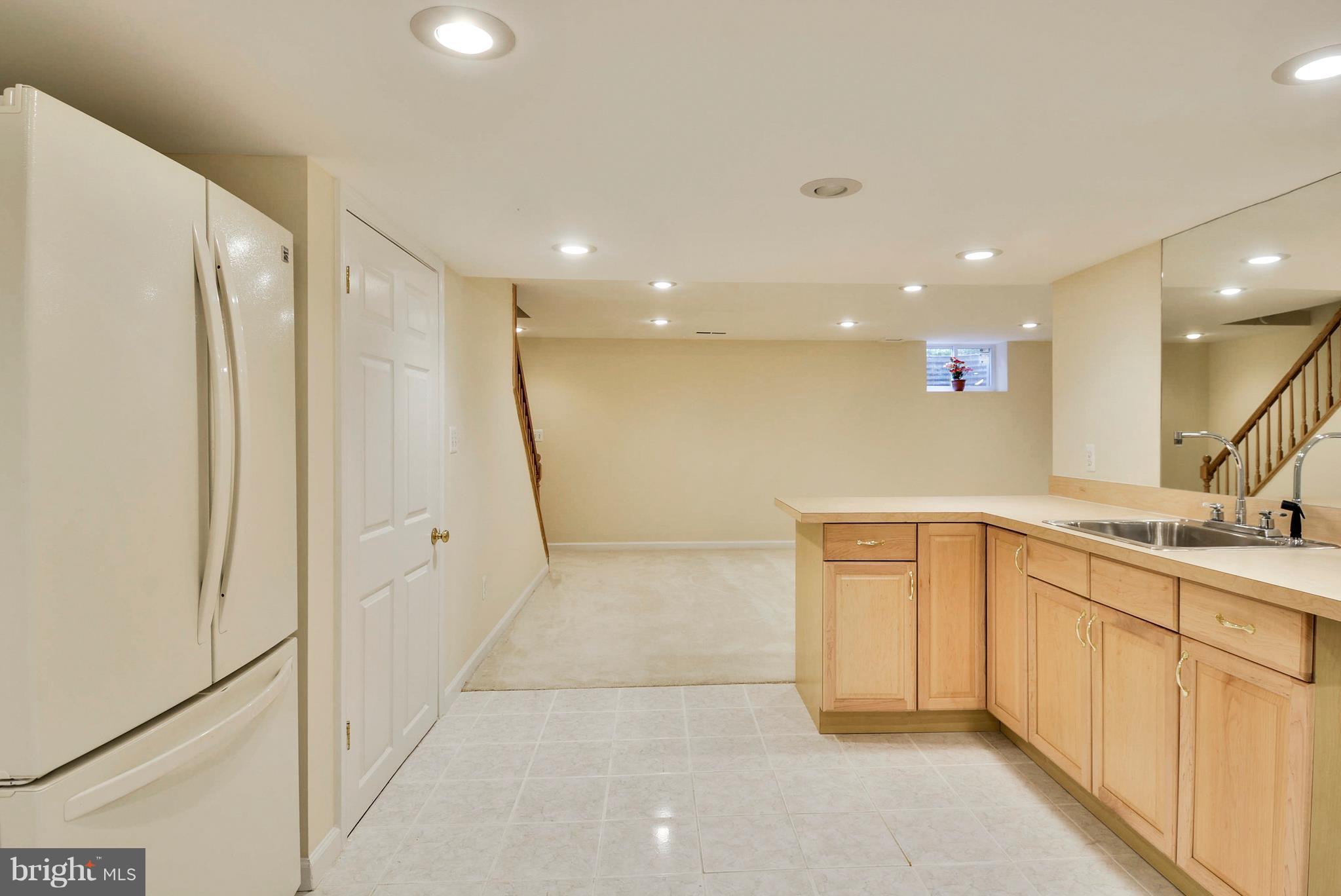 6505 Deidre Terrace McLean, VA 22101 - Photo 27 of 30 a bathroom with a sink a mirror and a bathtub