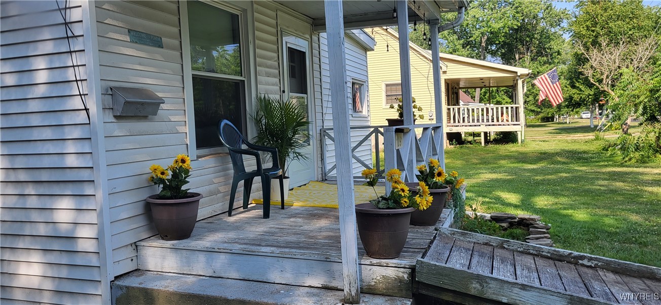 1091 Ruie Road North Tonawanda, NY 14120 - Photo 4 of 22 Front porch