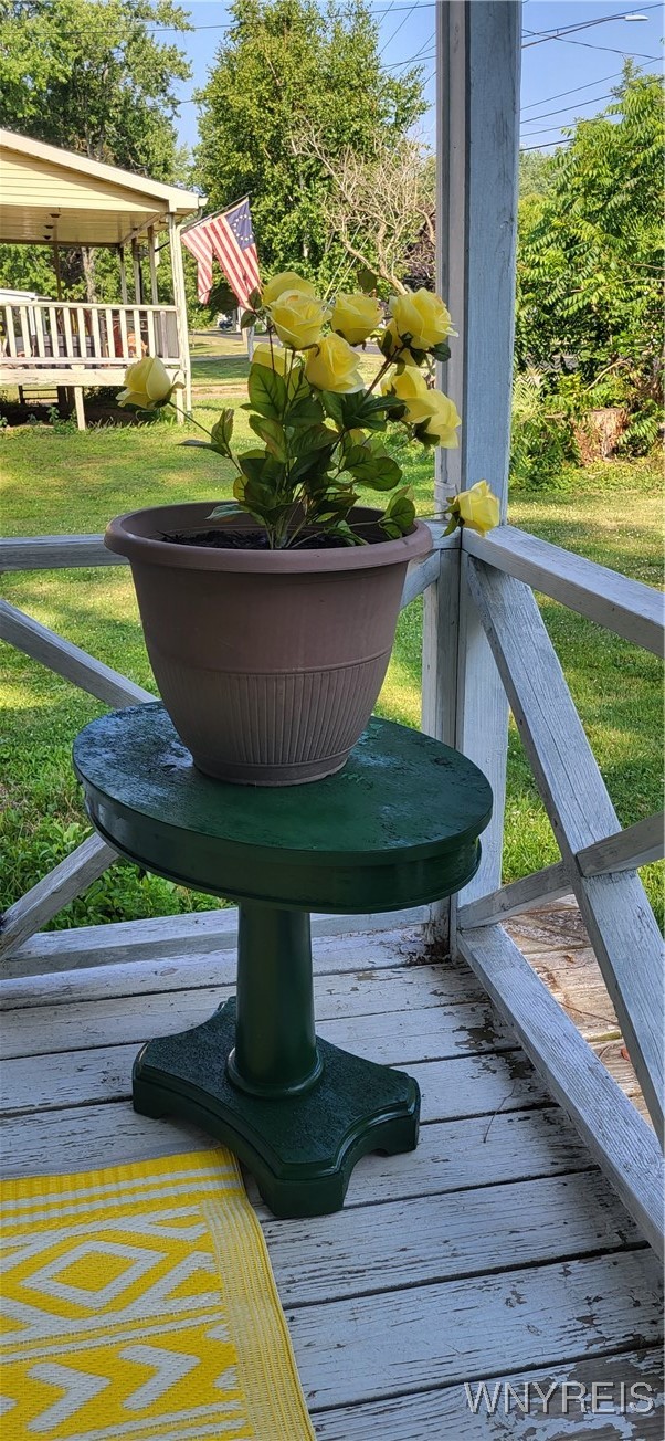 1091 Ruie Road North Tonawanda, NY 14120 - Photo 5 of 22 Front porch