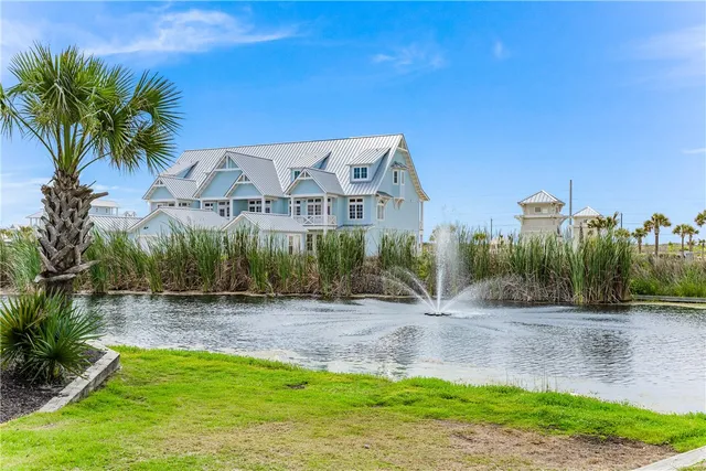a view of a house with entertaining space