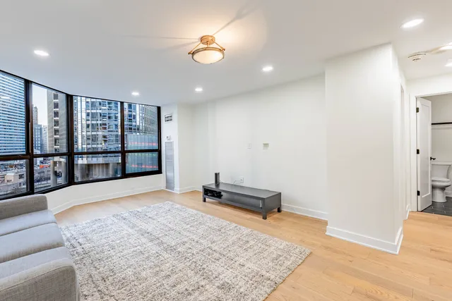 $2,700 | 405 North Wabash Avenue, Unit 207, Chicago, IL 60611