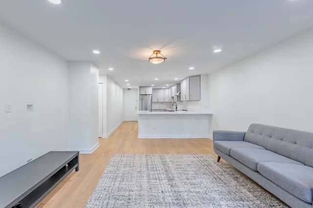 $2,700 | 405 North Wabash Avenue, Unit 207, Chicago, IL 60611