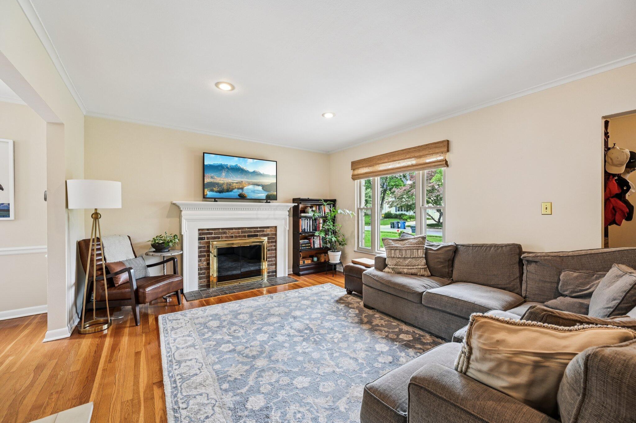 1537 Barrington Road Columbus, OH 43221 - Photo 7 of 49 7-web-or-mls-Barrington Rd-1006-007