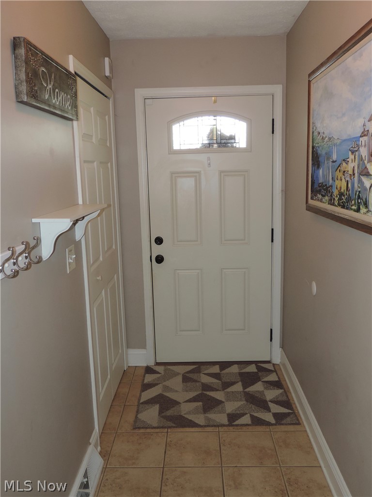 24770 Maple Ridge Road Westlake, OH 44145 - Photo 4 of 26 Foyer