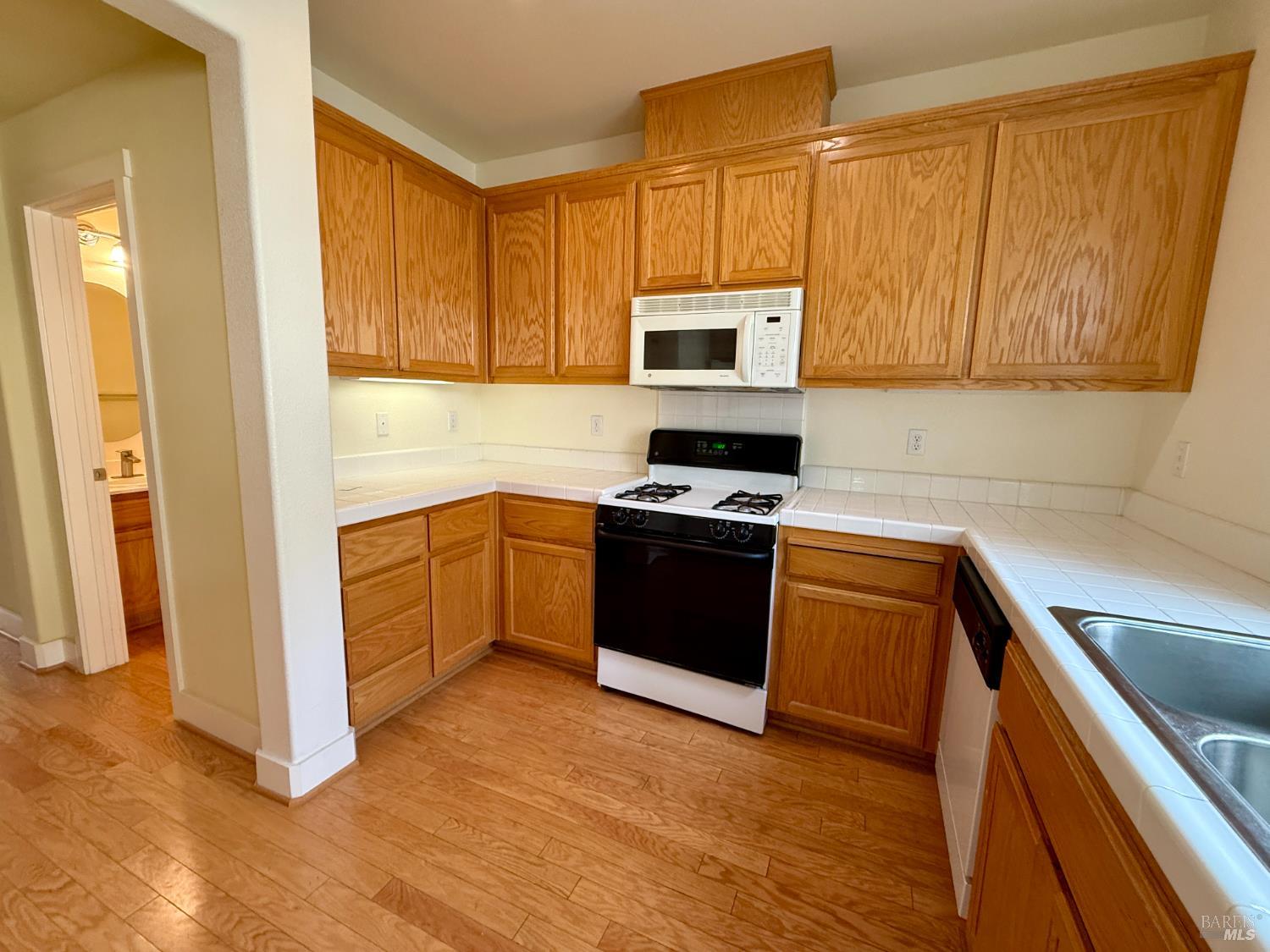 91 Almond Court San Rafael, CA 94903 - Photo 12 of 36