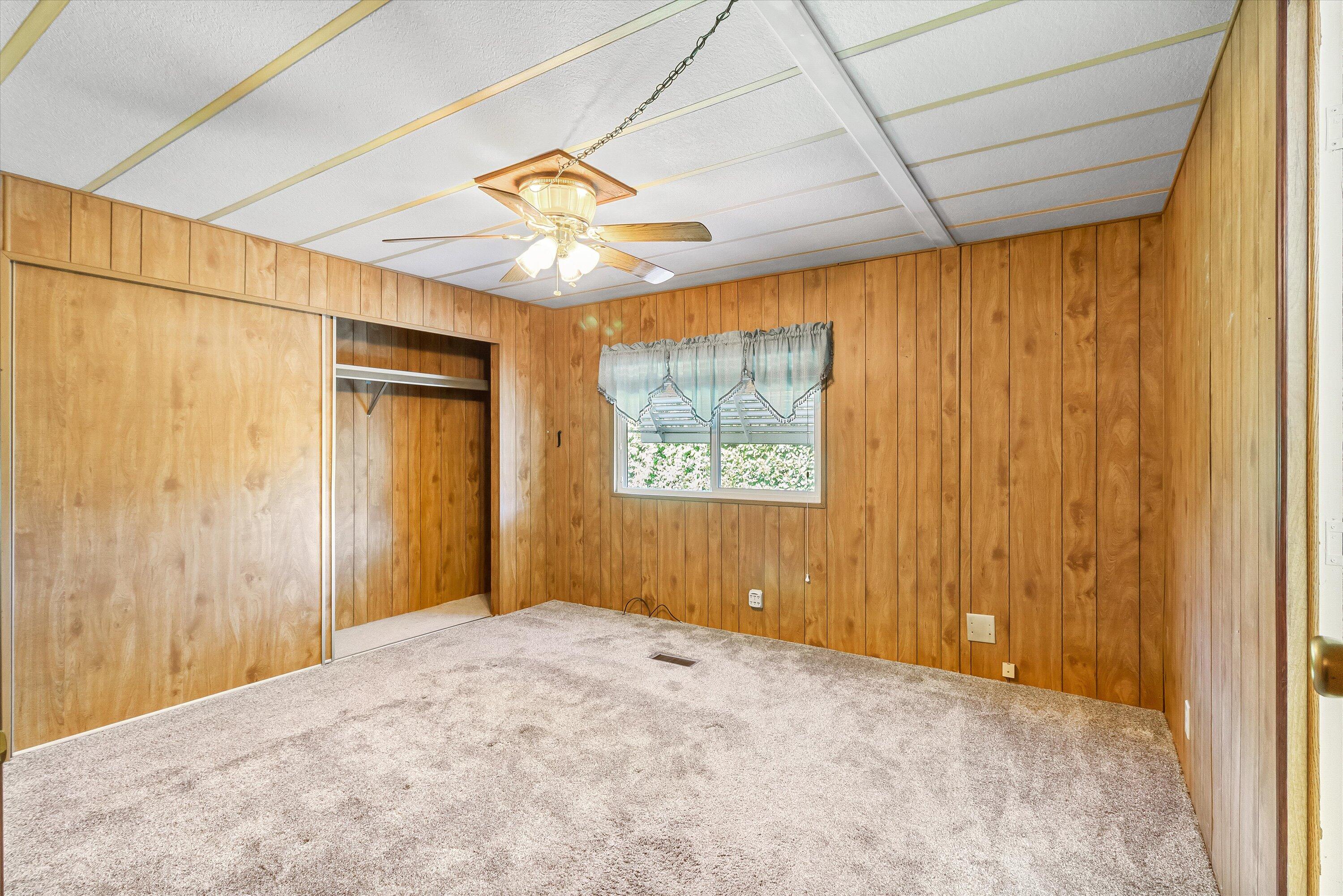 301 Freeman Road, Unit 23 Central Point, OR 97502 - Photo 21 of 32 Primary Bedroom