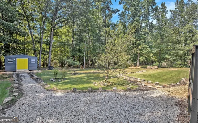 a view of a yard with entertaining space