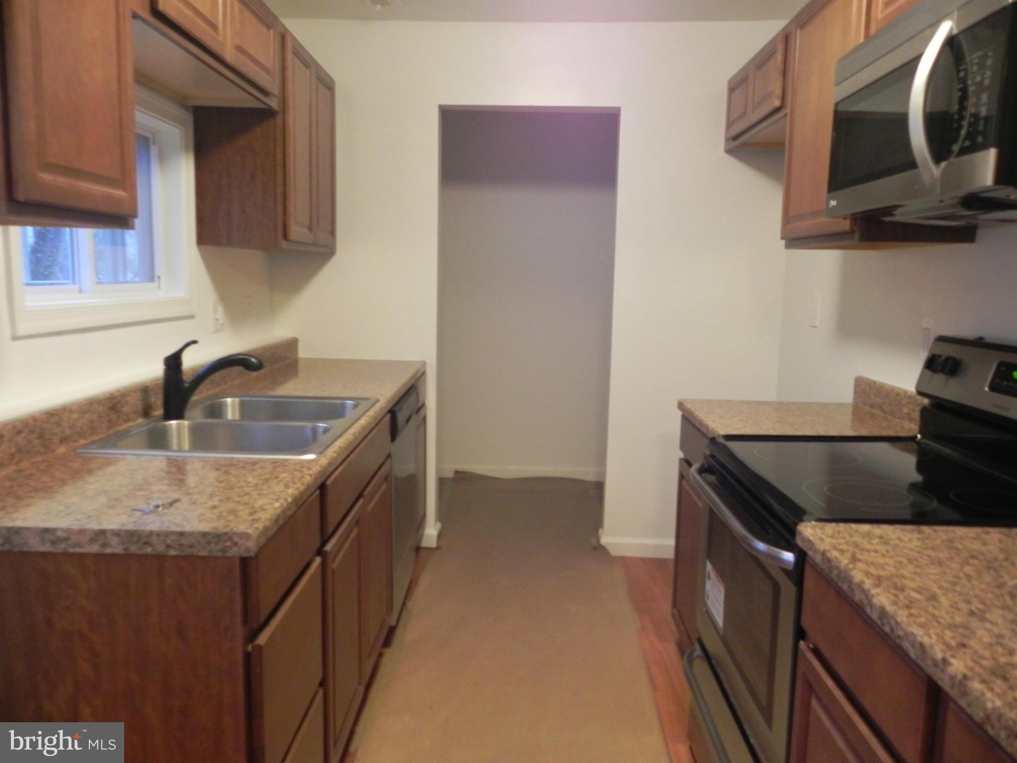 27525 Ridge Road Damascus, MD 20872 - Photo 16 of 30 Kitchen