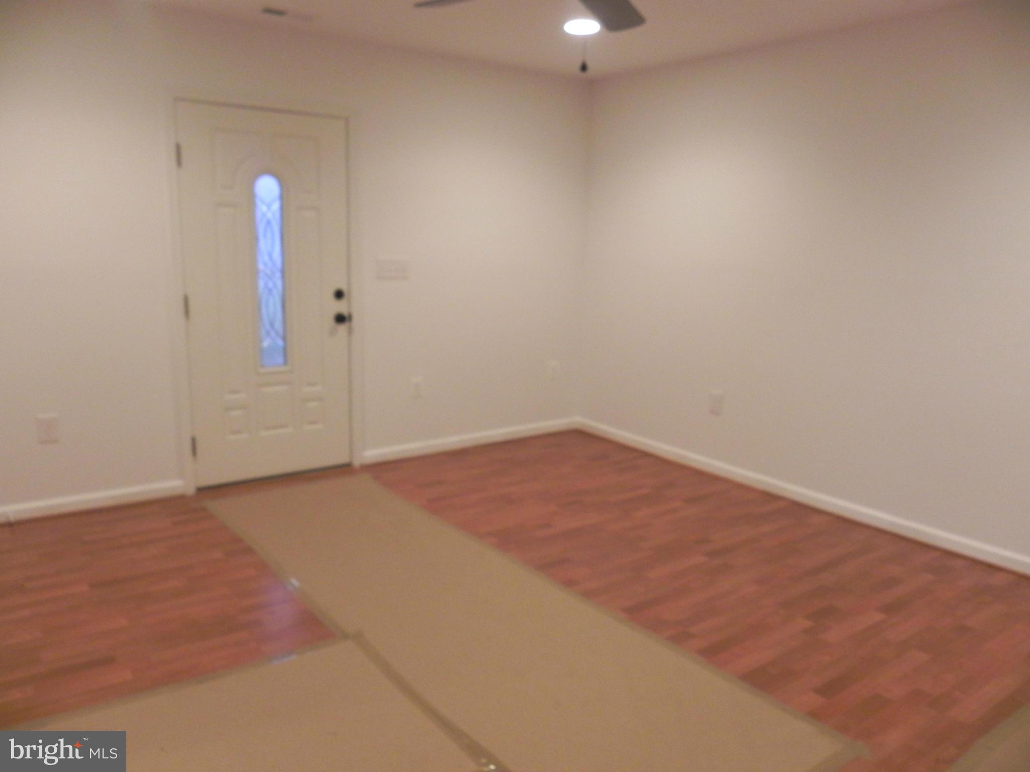 27525 Ridge Road Damascus, MD 20872 - Photo 4 of 30 Living Room