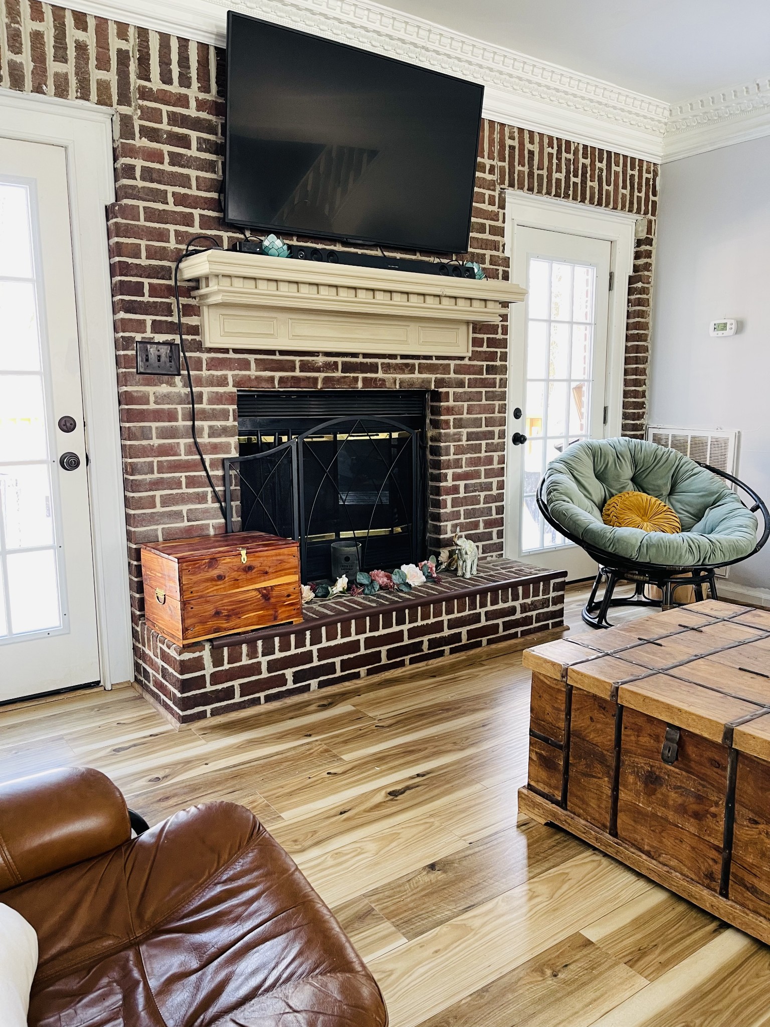 1510 Chestnut Cove Road Chapel Hill, TN 37034 - Photo 16 of 25 a living room with furniture and a flat screen tv