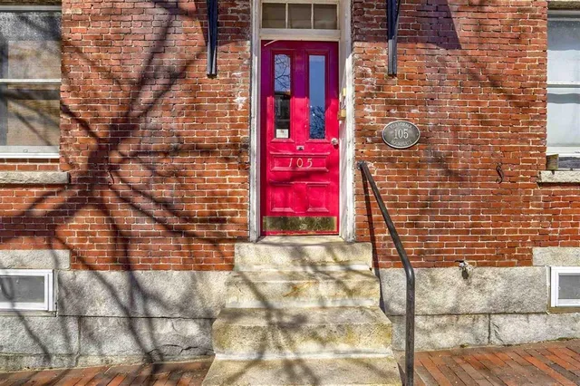 $2,600 | 105 West Merrimack Street, Unit 2, Manchester, NH 03101