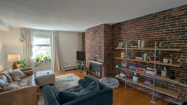 $2,600 | 105 West Merrimack Street, Unit 2, Manchester, NH 03101