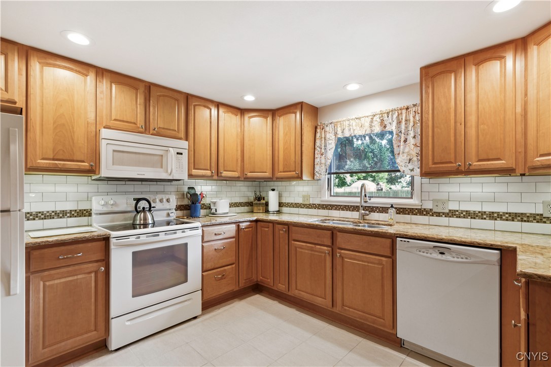 7452 Moonvalley Drive Clay, NY 13088 - Photo 16 of 50