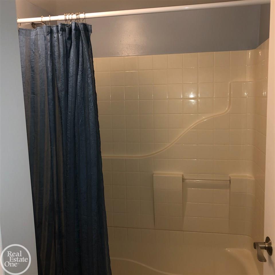 1653 Riverside Drive Rochester Hills, MI 48309 - Photo 3 of 8