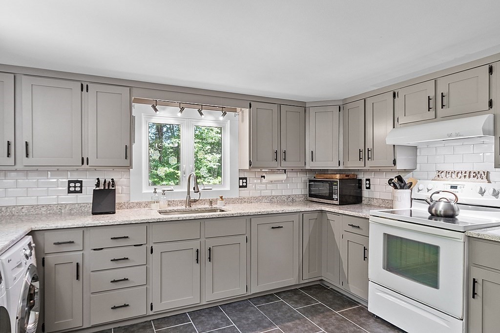 85 Baptist Common Road Templeton, MA 01468 - Photo 5 of 28 Gallery Image 5