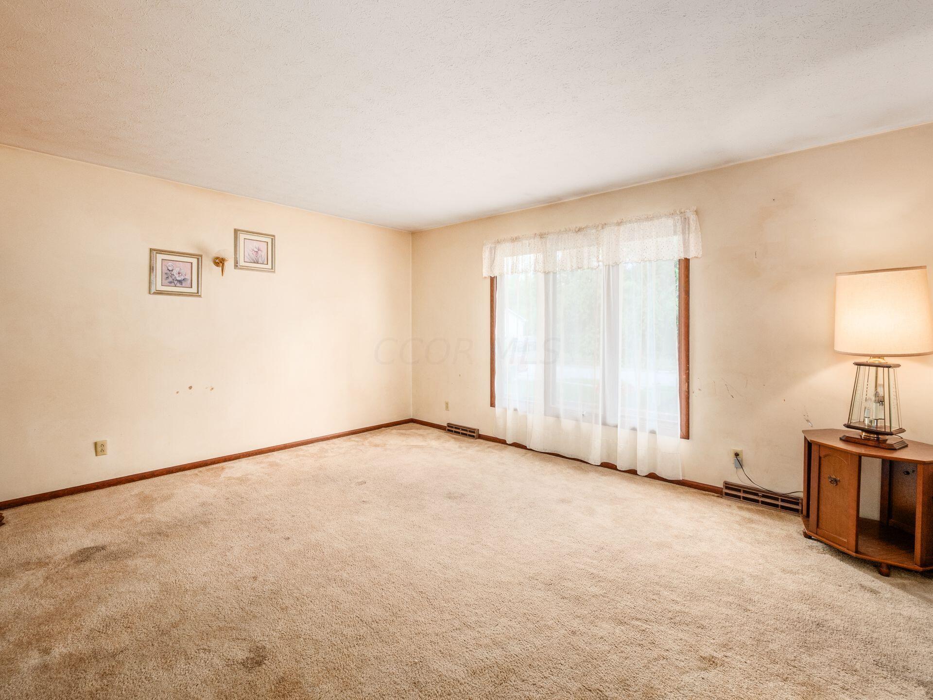 1891 Fairhaven Road Columbus, OH 43229 - Photo 6 of 36 Living room flows into the dining room!