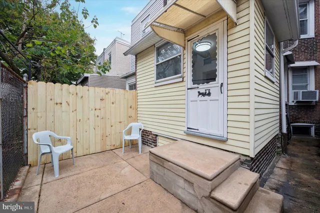 a view of a back yard of the house