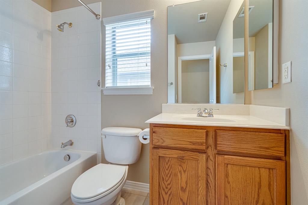 9109 Perimeter Street Denton, TX 76207 - Photo 6 of 27 Full bath featuring washtub / shower combination and vanity