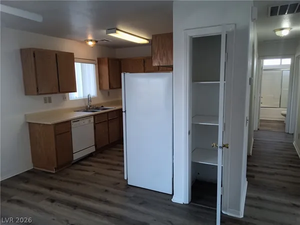 $1,250 | 165 South Mount Charleston Drive East, Unit B, Pahrump, NV 89048
