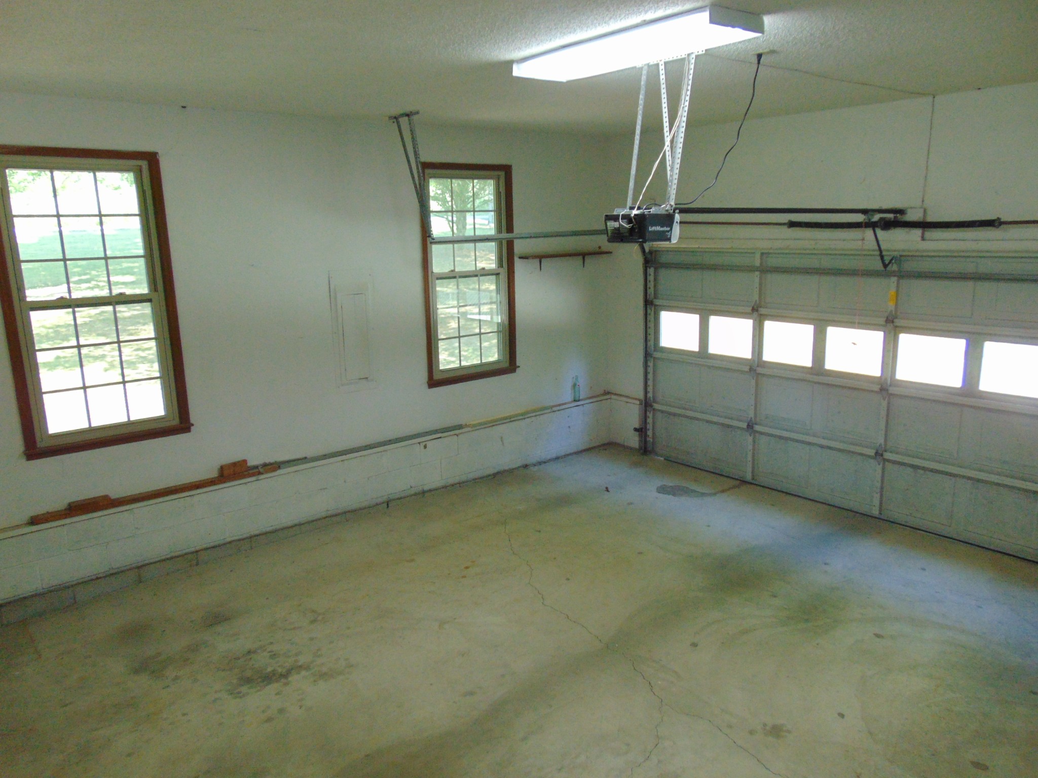 1684 Springplace Road Lewisburg, TN 37091 - Photo 24 of 48 an empty room with windows