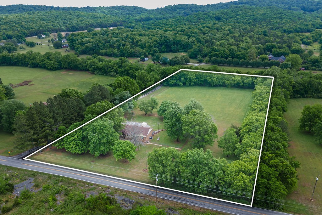 1684 Springplace Road Lewisburg, TN 37091 - Photo 26 of 31 a view of a balcony with yard