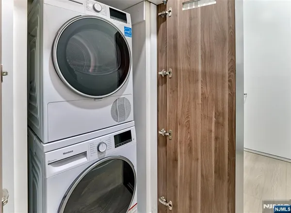 a close up view of a washer and dryer
