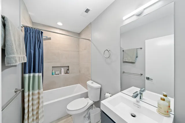 $530,000 | 2300 West Jackson Boulevard, Unit 1E, Chicago, IL 60612