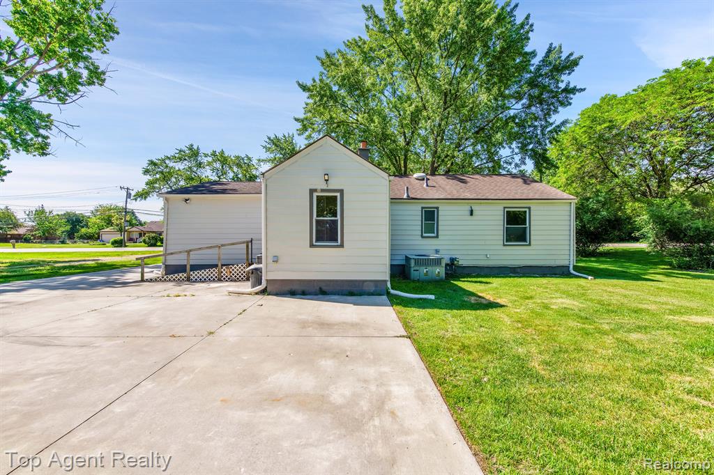 1541 East Wattles Road Troy, MI 48085 - Photo 21 of 32