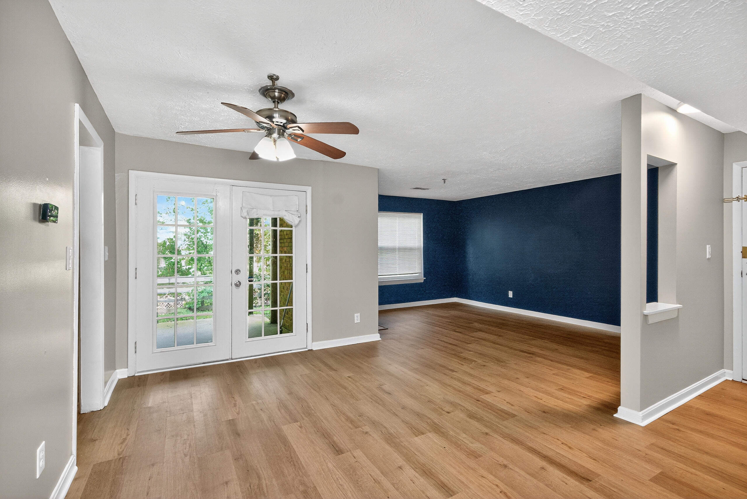 421 Redding Road, Unit 70 Lexington, KY 40517 - Photo 3 of 18 Dining Area into LR