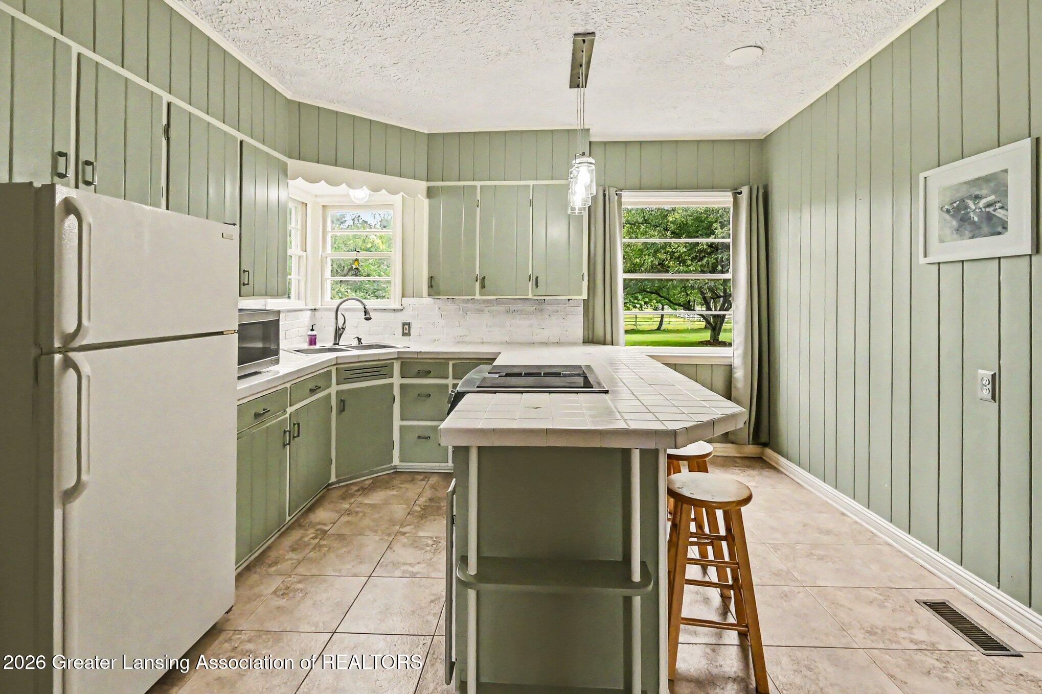 3509 Meridian Road Okemos, MI 48864 - Photo 13 of 66 015_file_5760