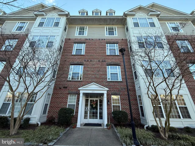 $2,045 | 621 Cobblestone Boulevard, Unit T3, Fredericksburg, VA 22401