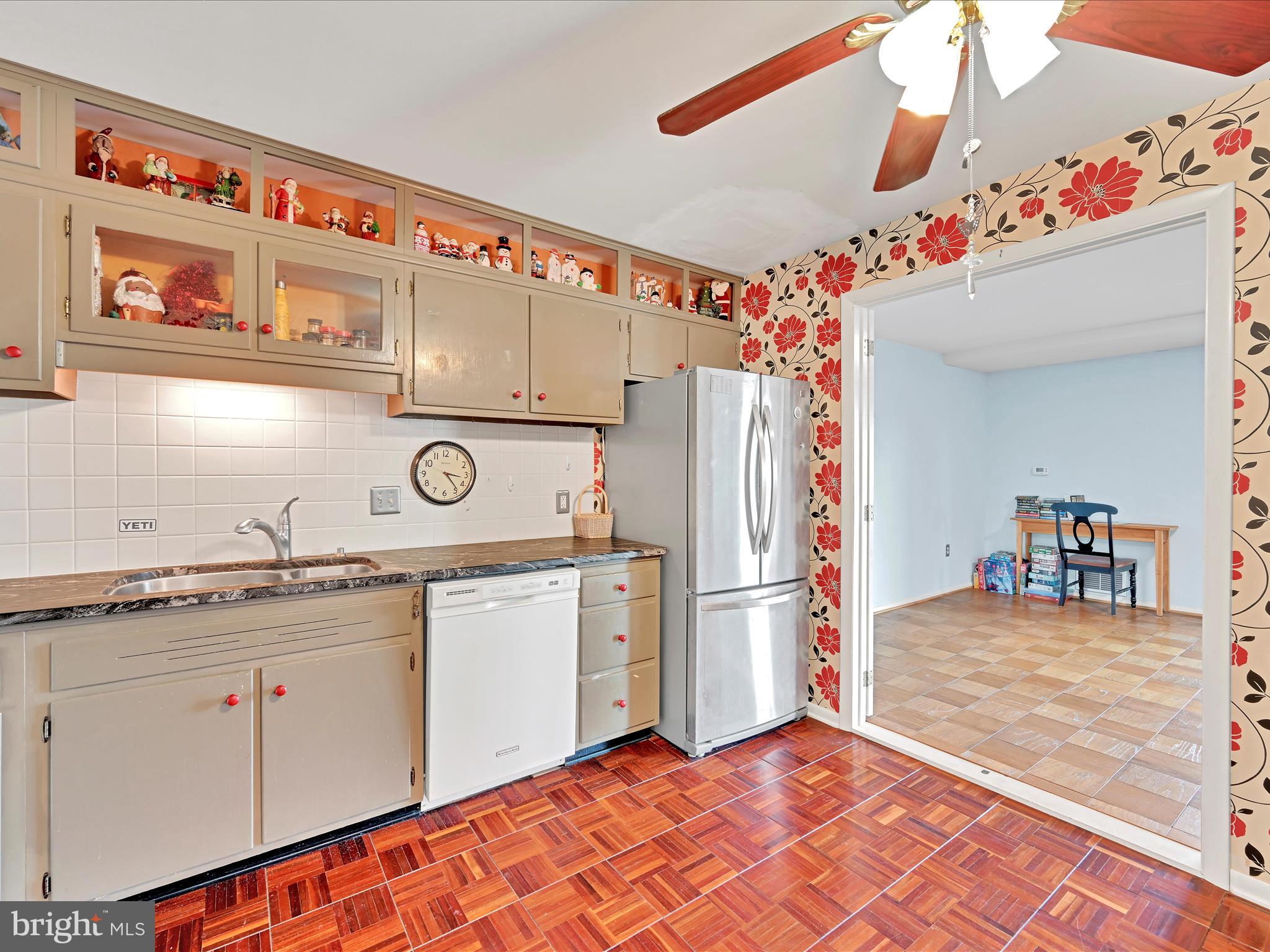 1375 Pershing Boulevard, Unit 602 Reading, PA 19607 - Photo 13 of 26 Kitchen