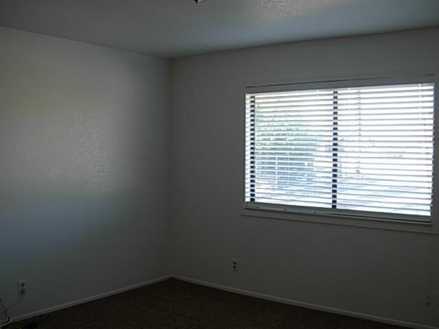 7215 Lyons Avenue Hesperia, CA 92345 - Photo 3 of 20