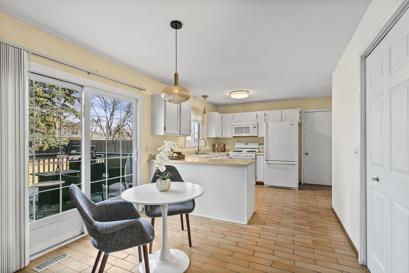 5774 Constitution Avenue Gurnee, IL 60031 - Photo 8 of 28