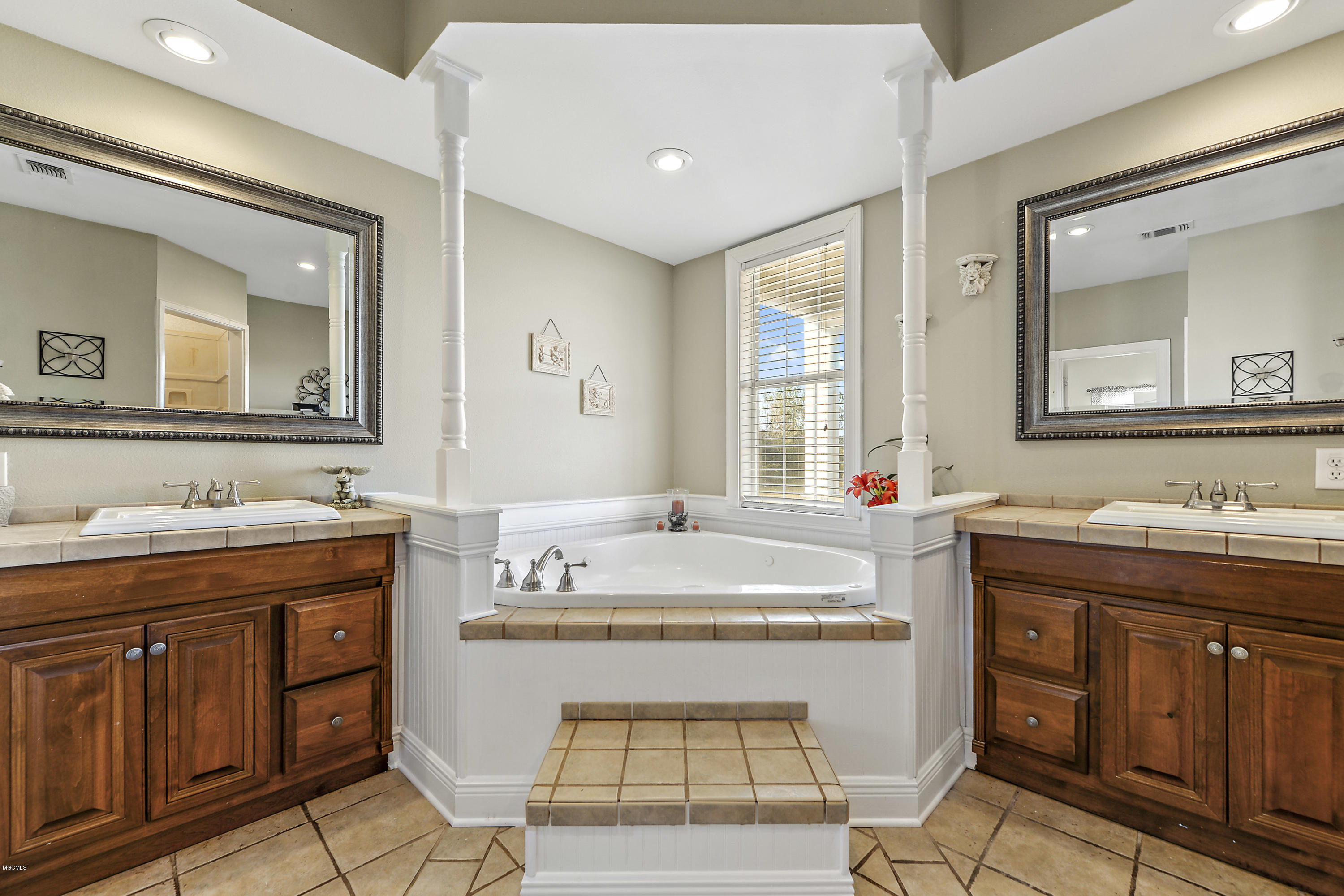 16200 Lizana School Road Gulfport, MS 39503 - Photo 14 of 24 huges master bath