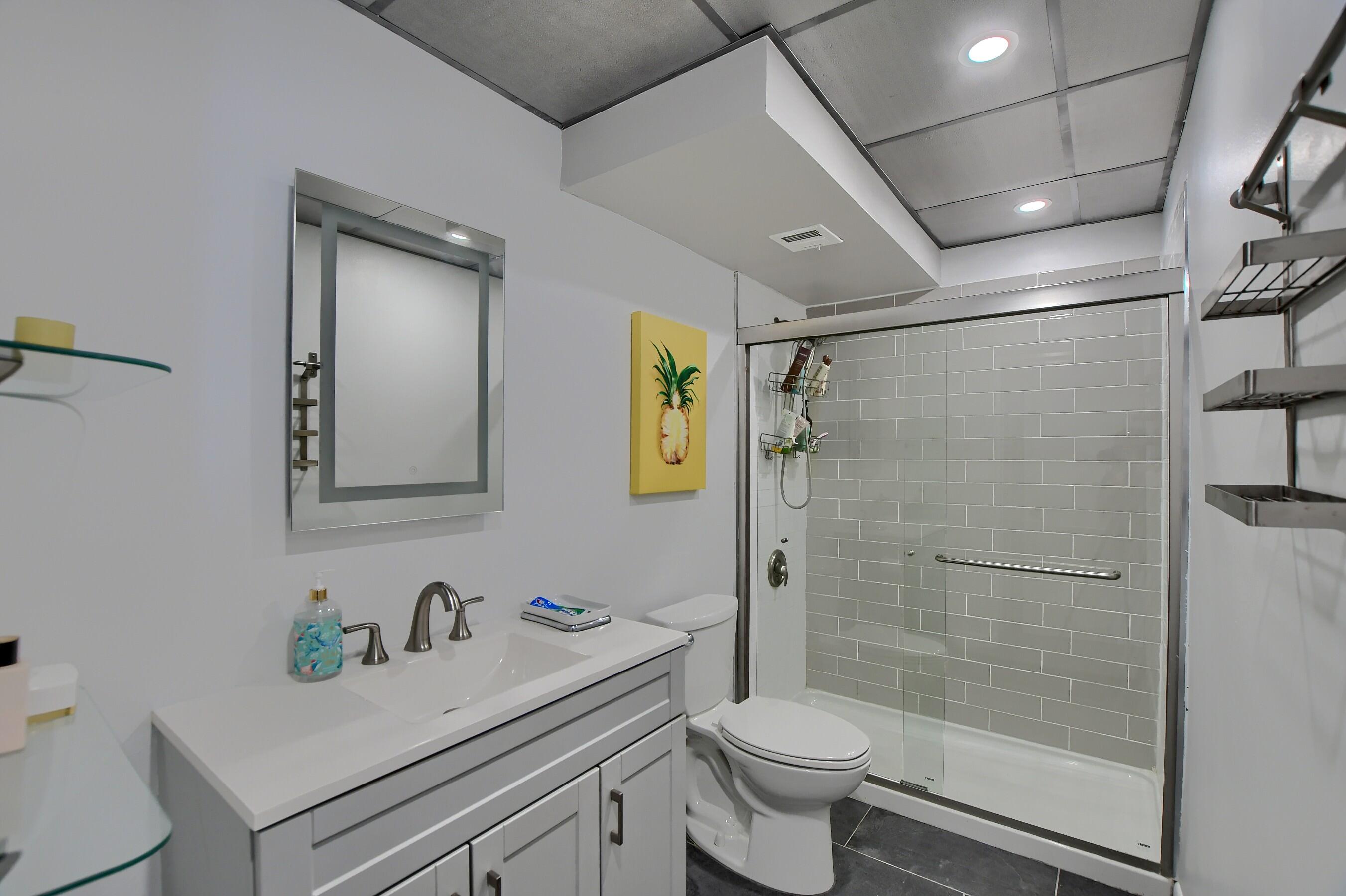 13 Royal Palm Way, Unit 404 Boca Raton, FL 33432 - Photo 16 of 27 16_ebf_4108-hdr(5)