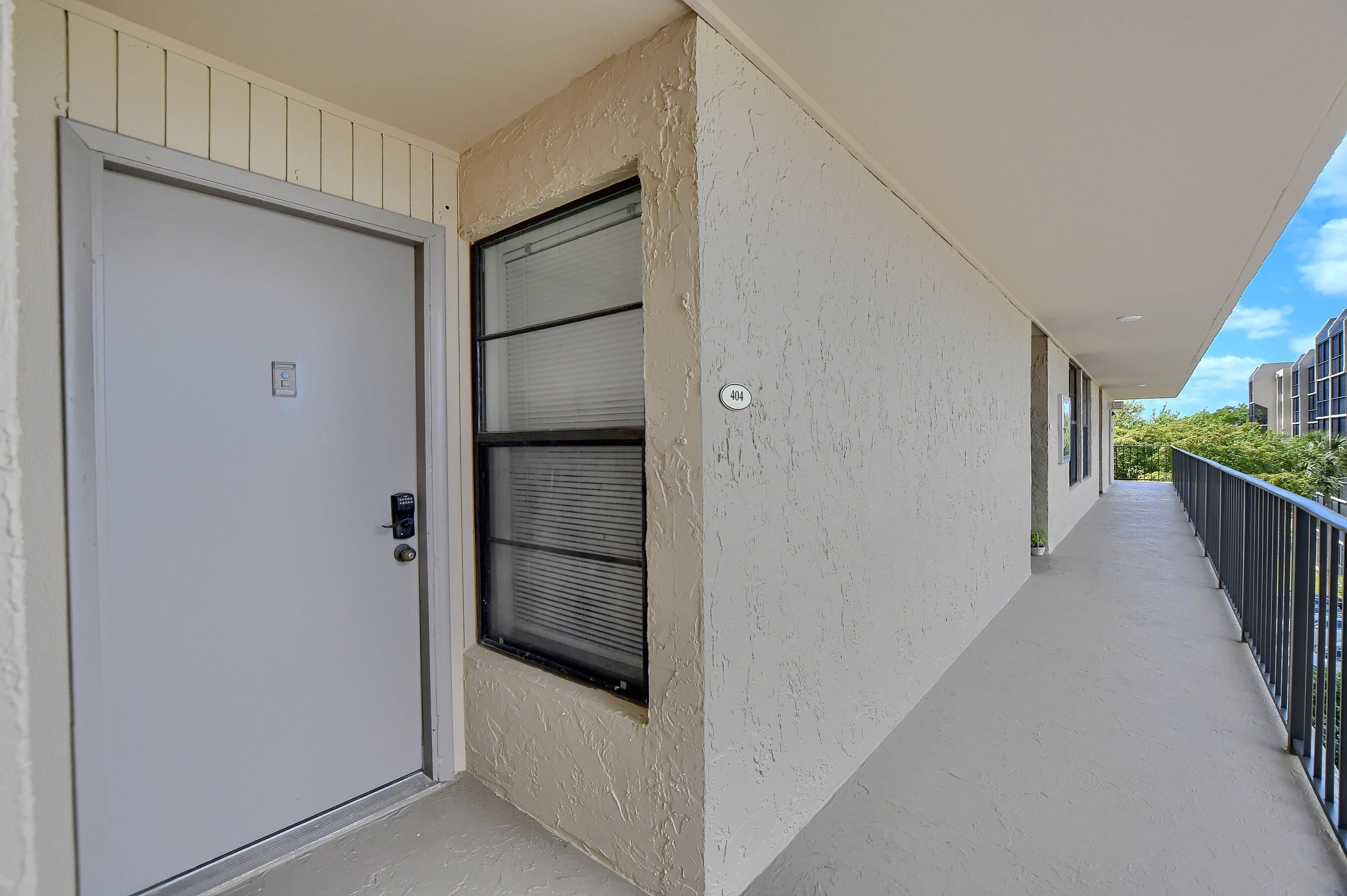 13 Royal Palm Way, Unit 404 Boca Raton, FL 33432 - Photo 2 of 27 02_ebf_4038-hdr(5)