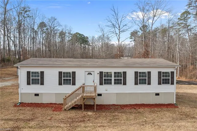 $249,900 | 3309 East Calloway Drive, Haw River, NC 27258