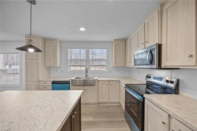 $249,900 | 3309 East Calloway Drive, Haw River, NC 27258