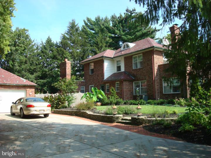 1745 Prospect Ridge Boulevard Haddon Heights, NJ 08035 - Photo 3 of 15 Driveway