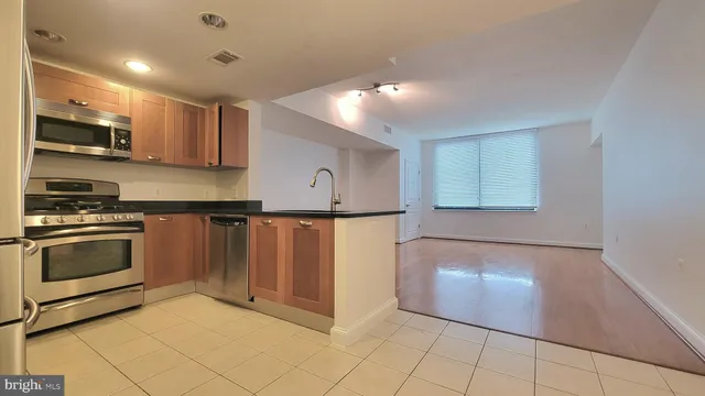 $2,850 | 2451 Midtown Avenue, Unit 1621, Alexandria, VA 22303