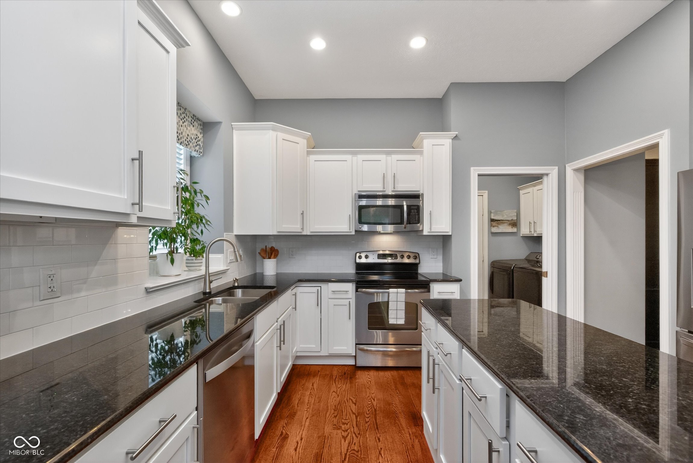 10929 Bluestone Way Fishers, IN 46038 - Photo 12 of 29