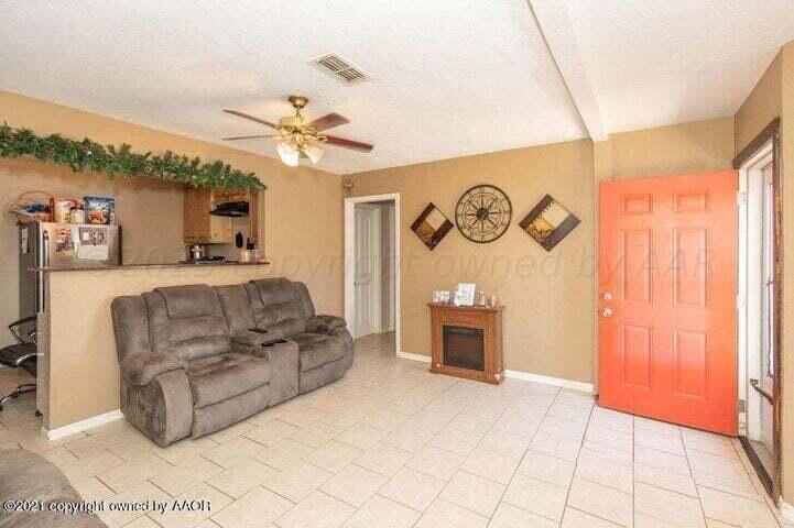 4337 South Polk Street Amarillo, TX 79110 - Photo 2 of 8 Living area
